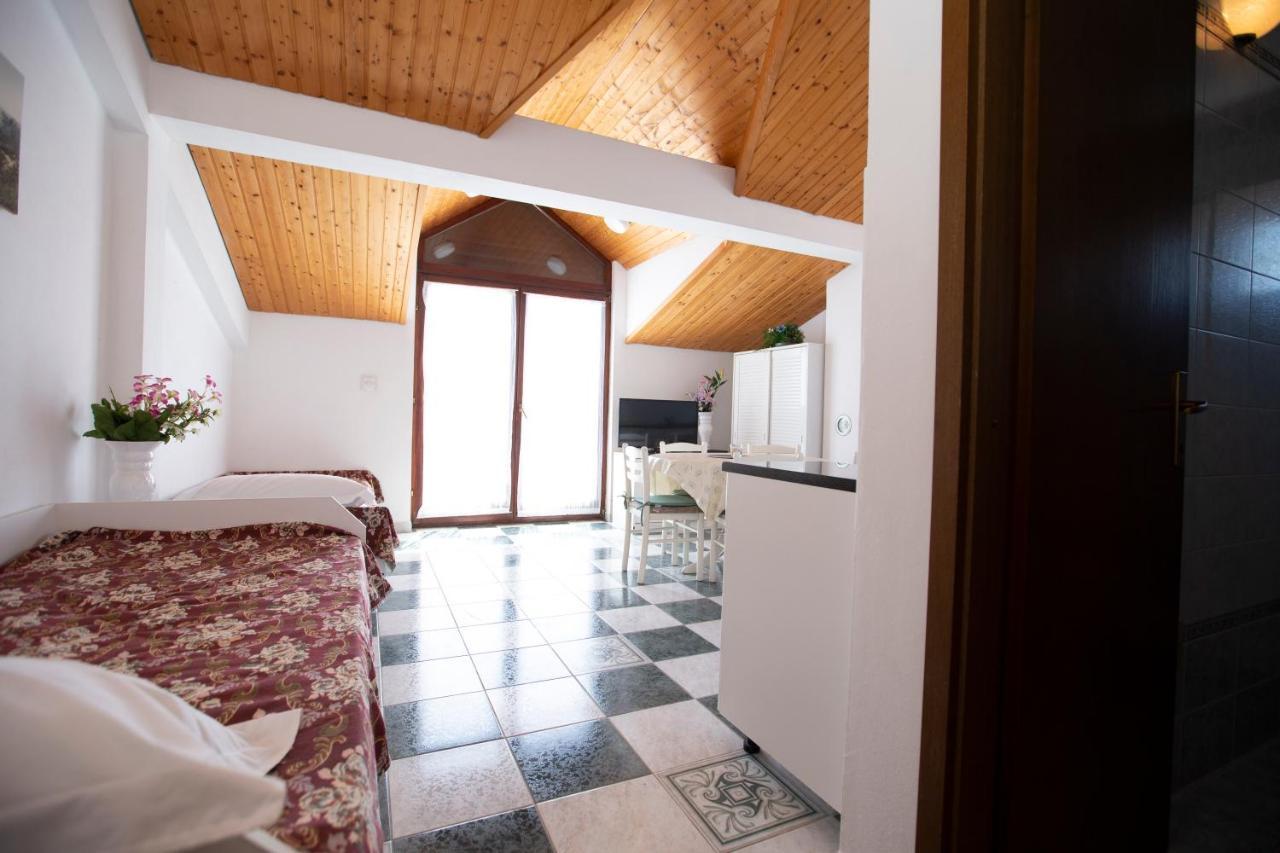 Villa Tomasovic Lokva Rogoznica Exteriör bild